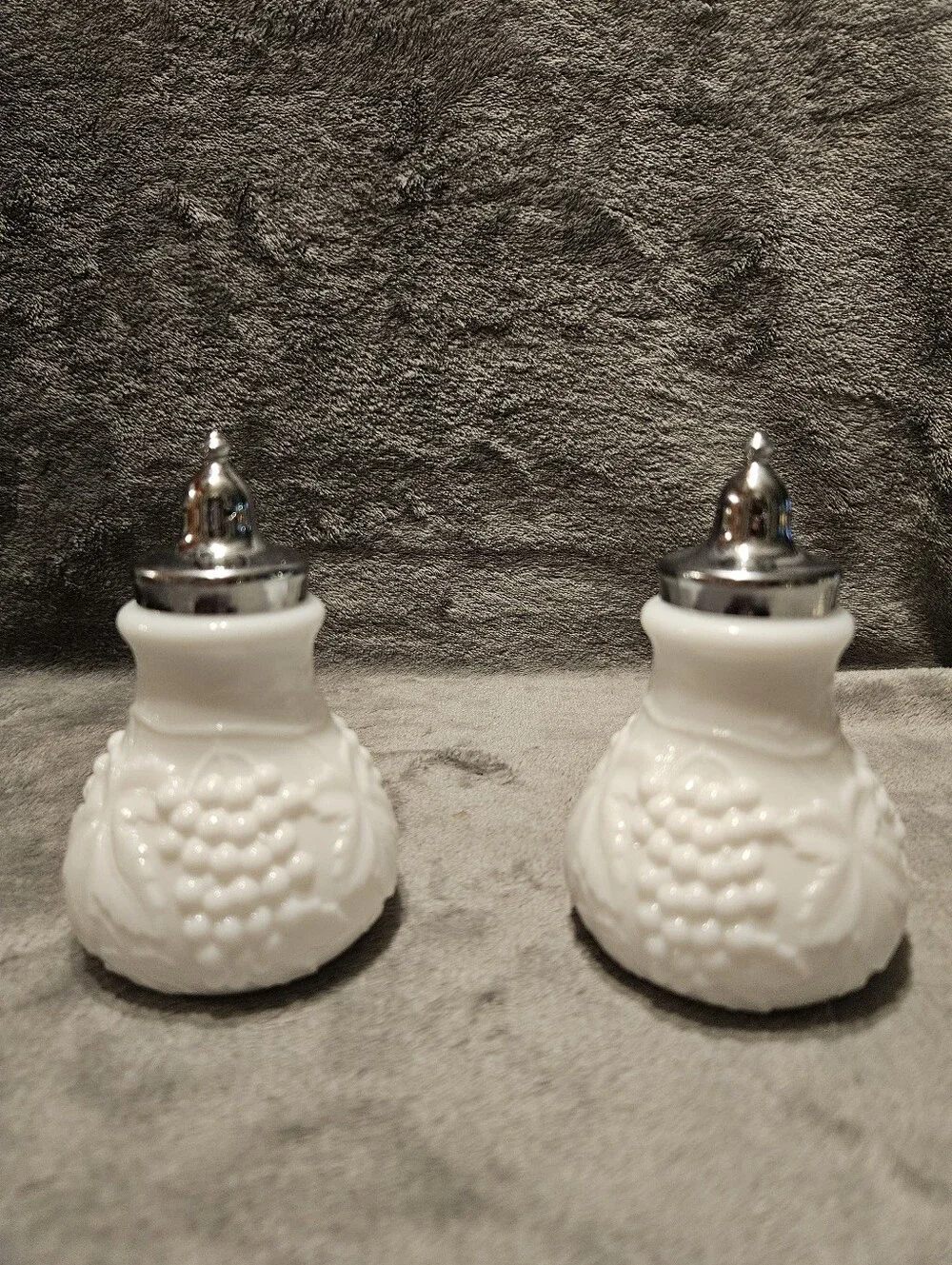 Vintage grape ans vinegar salt & pepper shakers